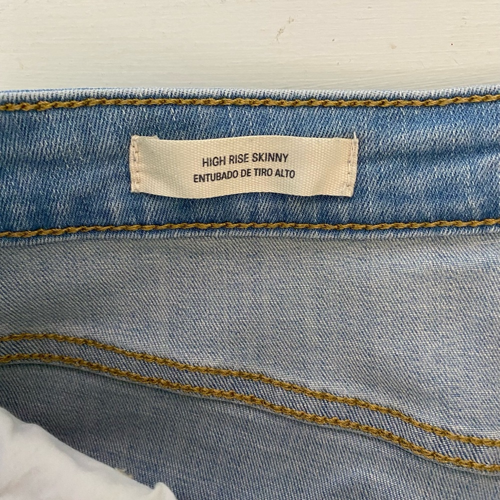 Universal Thread jeans. “High Rise Skinny” fit. Size 6/28. - Picture 3 of 8